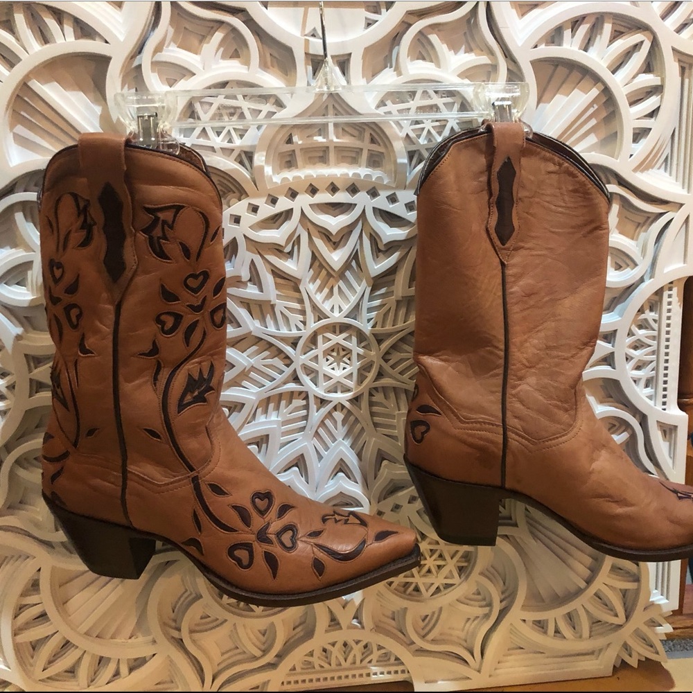 Dan Post leather floral/heart cowboy boots 🤠🤎